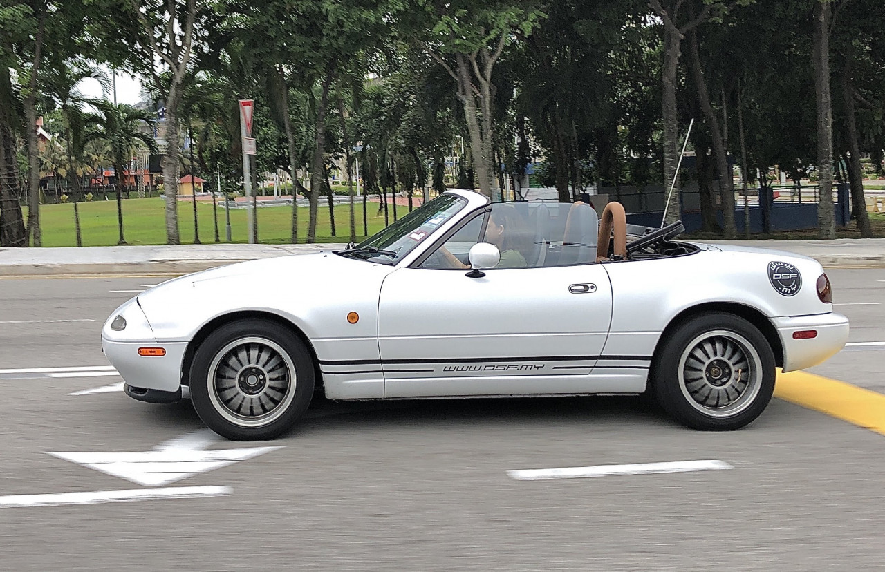 A Mazda MX-5 in a flat white vinyl car wrap. – Daniel Fernandez pic, October 20, 2020