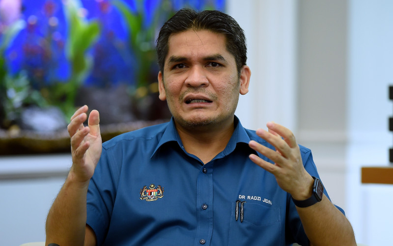 Education Minister Datuk Mohd Radzi Md Jidin had announced early this week that the ministry was looking into the most suitable approach regarding PT3, considering students’ level of mastery and indications from the ongoing 2021 session. – Bernama pic, February 27, 2022