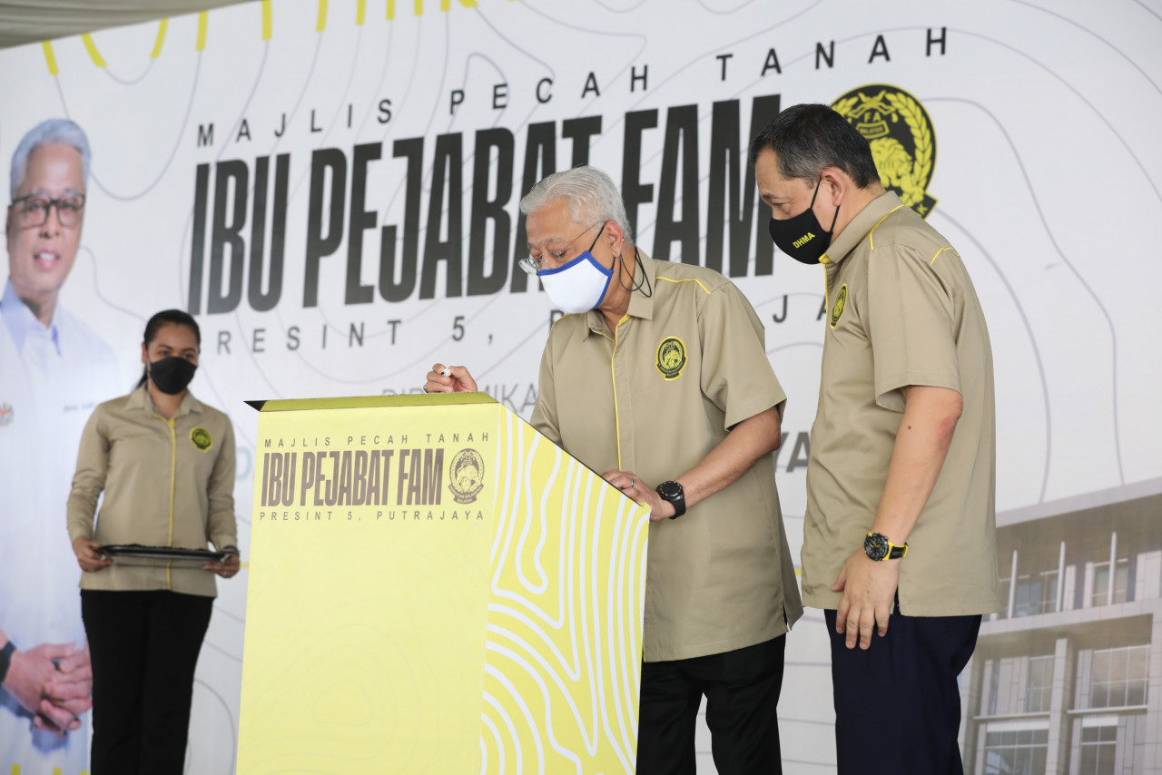 Prime Minister Ismail Sabri Yaakob says the government is serious in developing Malaysian football, in line with FAM’s F:30 blueprint. – Pic courtesy of Nasiruddin Yazid/Football Association of Malaysia, January 17, 2022