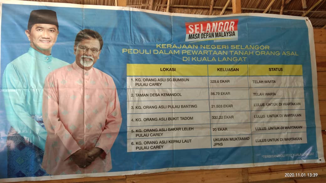 Contradicting the official government map, a poster some years back featuring Kuala Langat MP Xavier Jayakumar and then mentri besar Datuk Seri Azmin Ali  stated only 20 acres was to be gazetted for Kampung Bakar Leleh. Image from Roslan Anak Ligam. – The Vibes, November 3, 2020