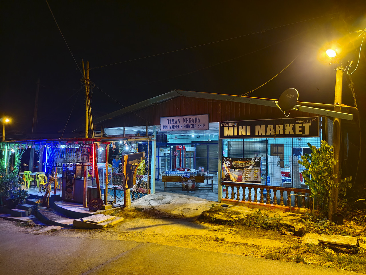 Even at night, Vivo V20 Pro is able to capture clear photos with the right aperture, shutter speed and ISO settings. – Pic courtesy of Vivo