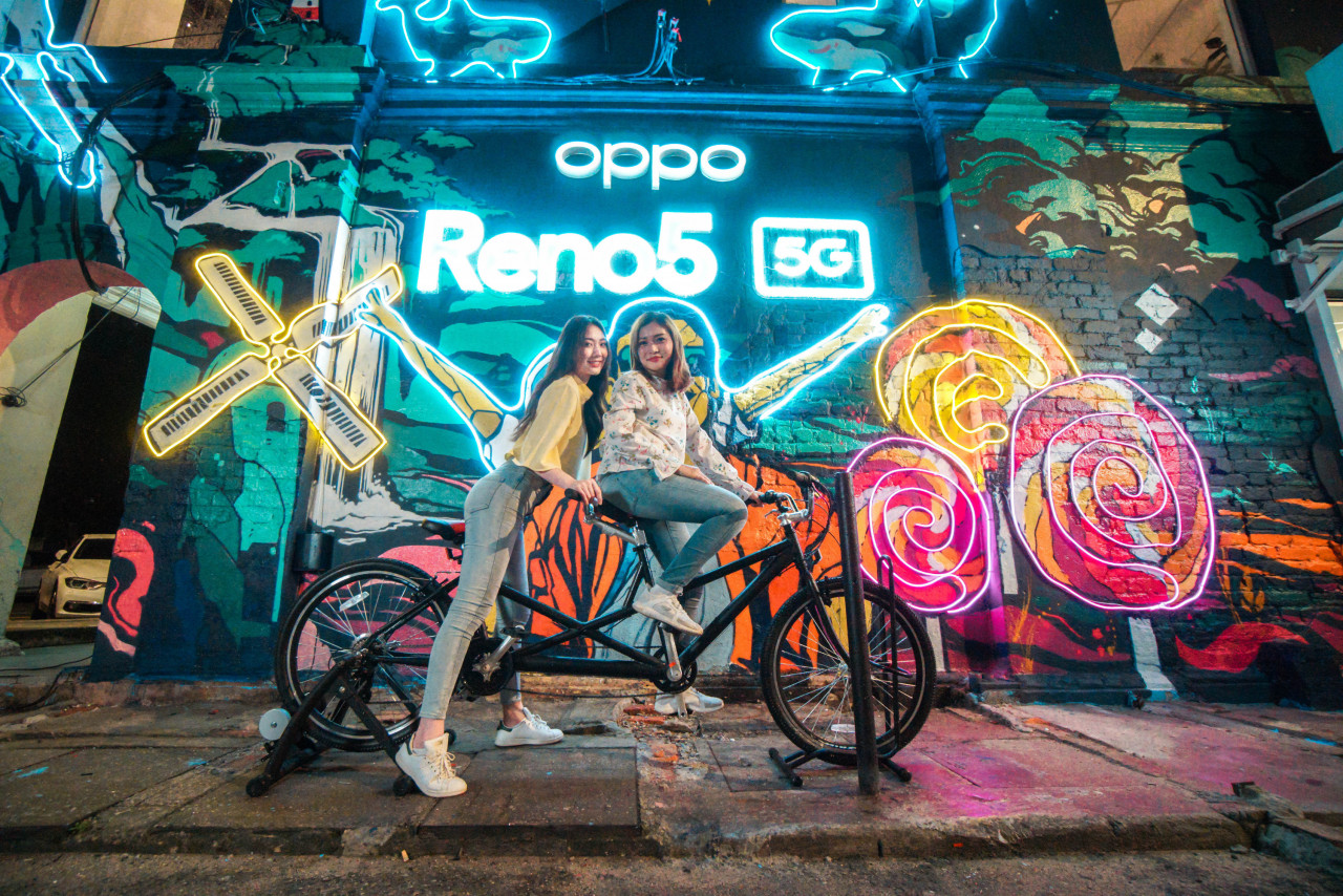 The interactive mural only lights up when two people stand in front of it. – Pic courtesy of Oppo