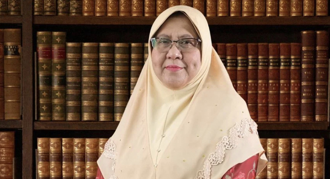 Muslim Women Consultative Council Malaysia former chairman, Prof Datuk Noor Aziah Mohd Awal disagrees with the possibility of leniency being granted to non-Muslim operators of unisex hair salons in the state. – UKM pic, December 4, 2022