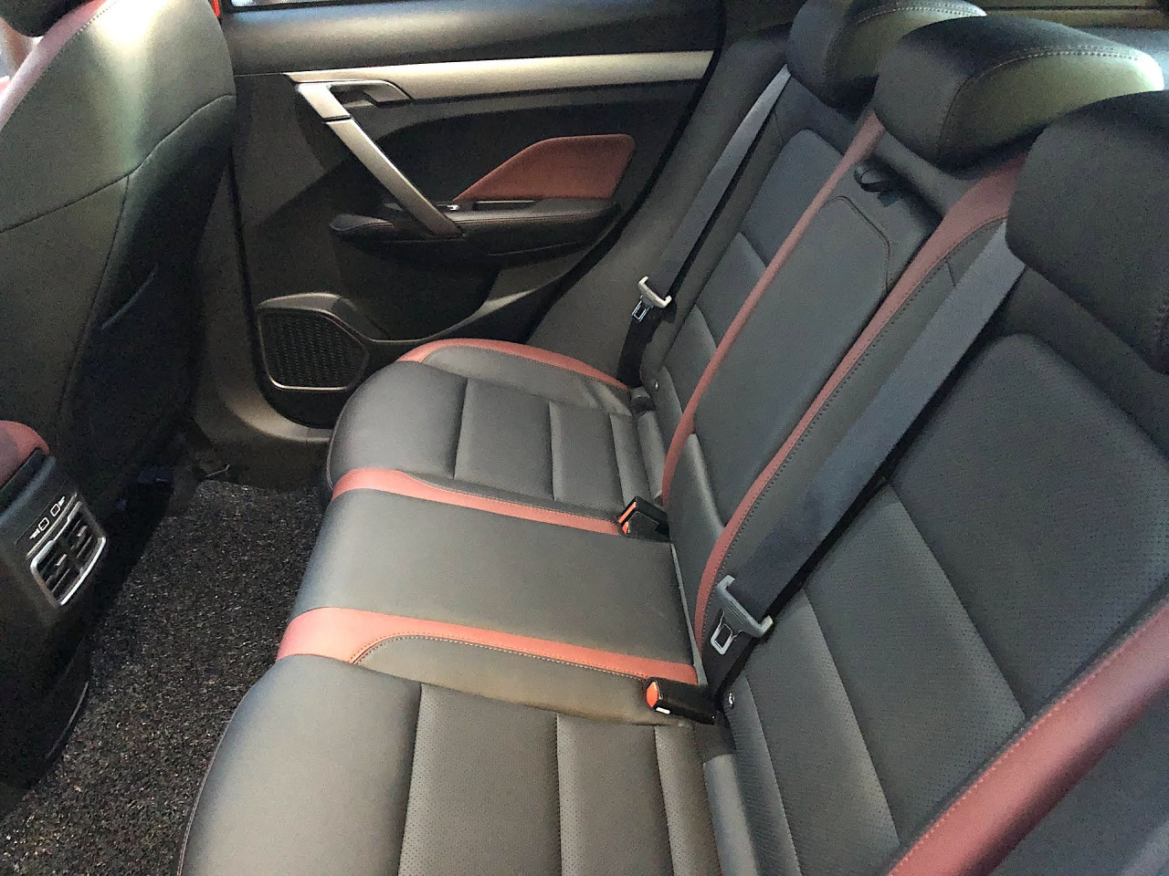 The driver gets an electric seat and all seats are leather-clad. – Daniel Fernandez pic