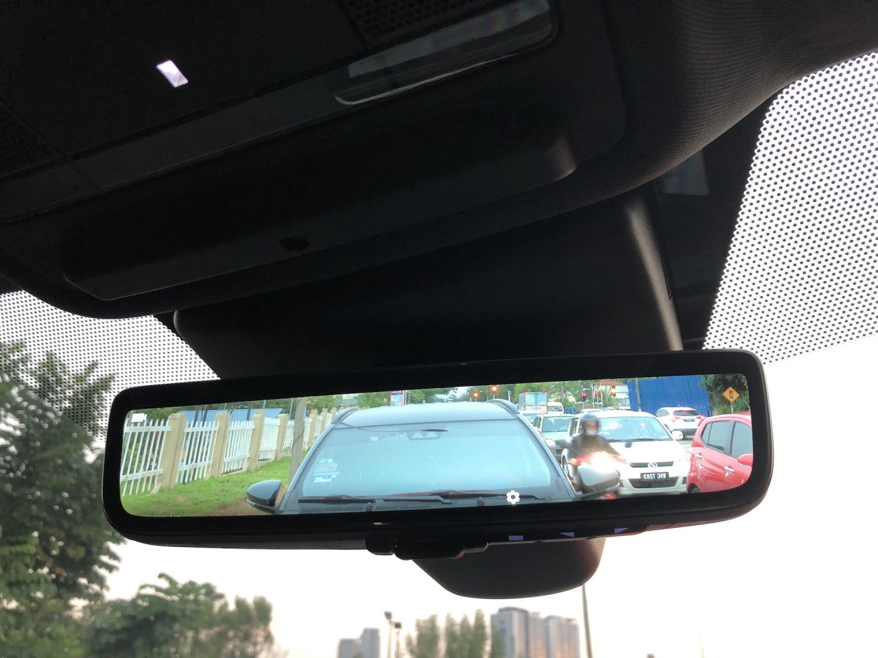 The ‘ClearSight’ TV monitor like rear view mirror which you can choose to use. – Daniel Fernandez pic, September 29, 2020