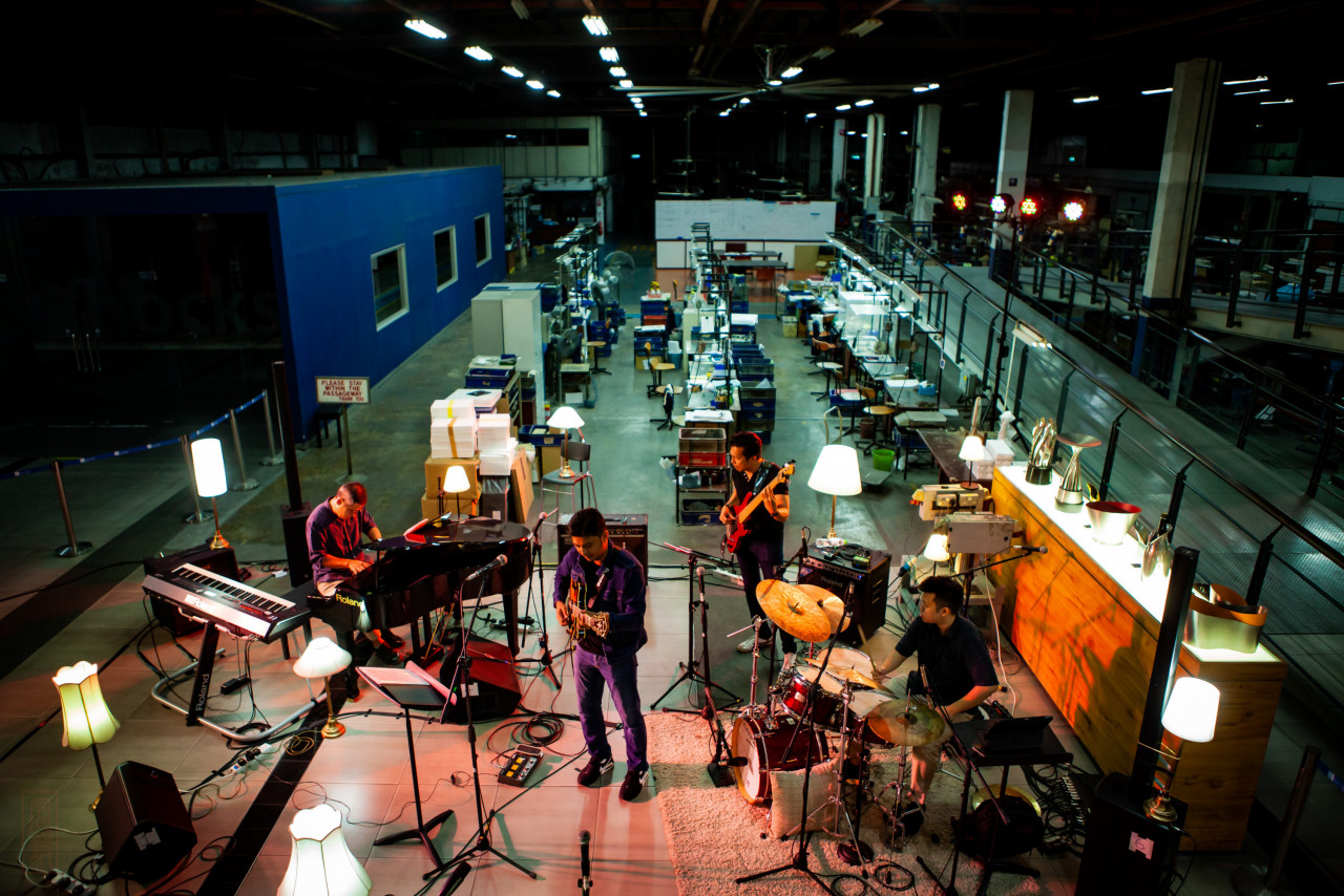 Tay Cher Siang on piano, Rizal Tony on guitar, AJ of Pop Shuvit on bass and Adriel Wong on drums at the Selangor Pewter headquarters warehouse. – Pic courtesy of Wong Horngyih, December 6, 2020 
