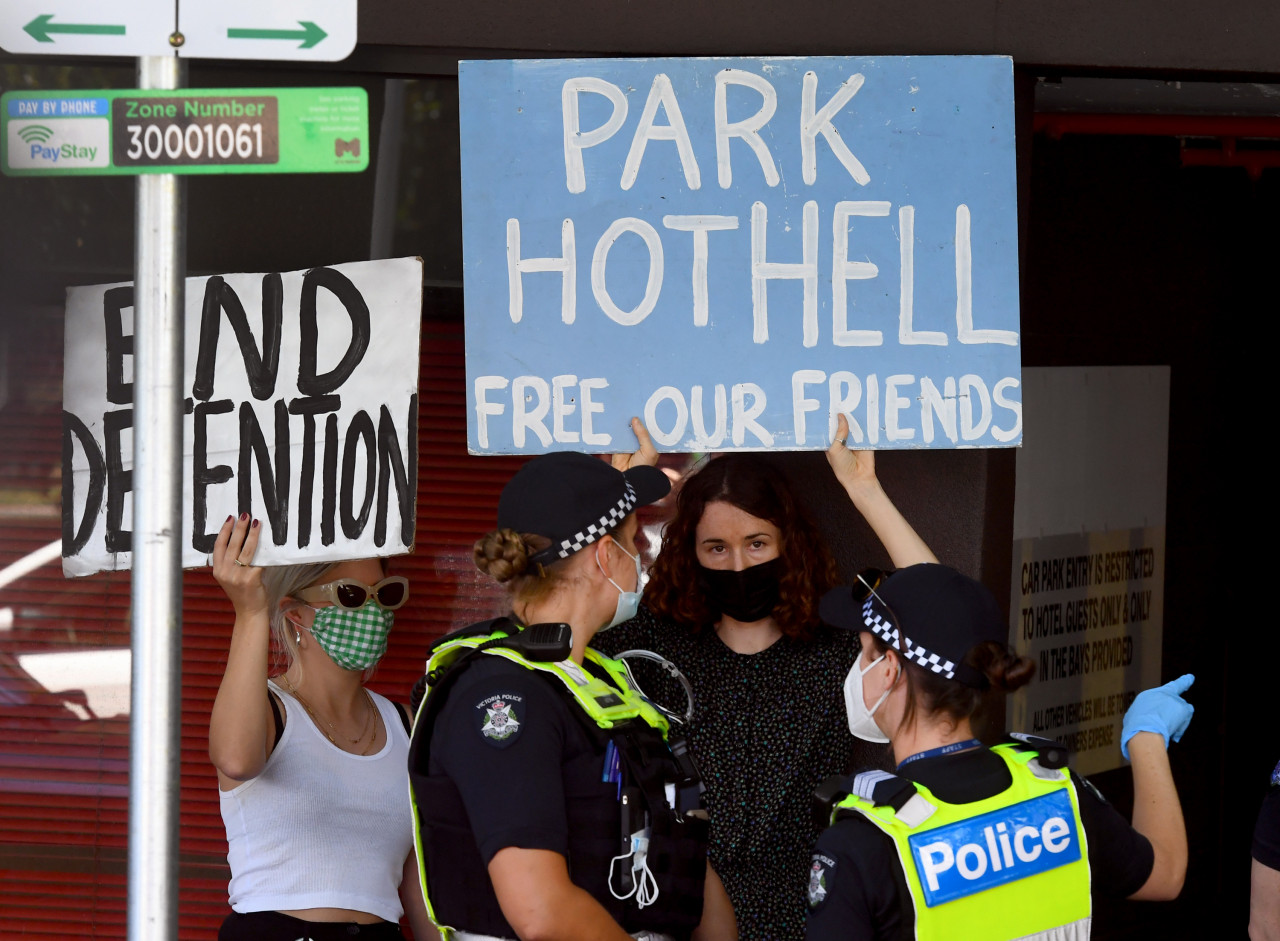 Police stand guard outside a government detention centre where Serbia's tennis champion Novak Djokovic is staying in Melbourne on January 10, 2022, while Djokovic challenged the cancellation of his visa over Covid rules in court. - AFP Pic, January 10, 2022