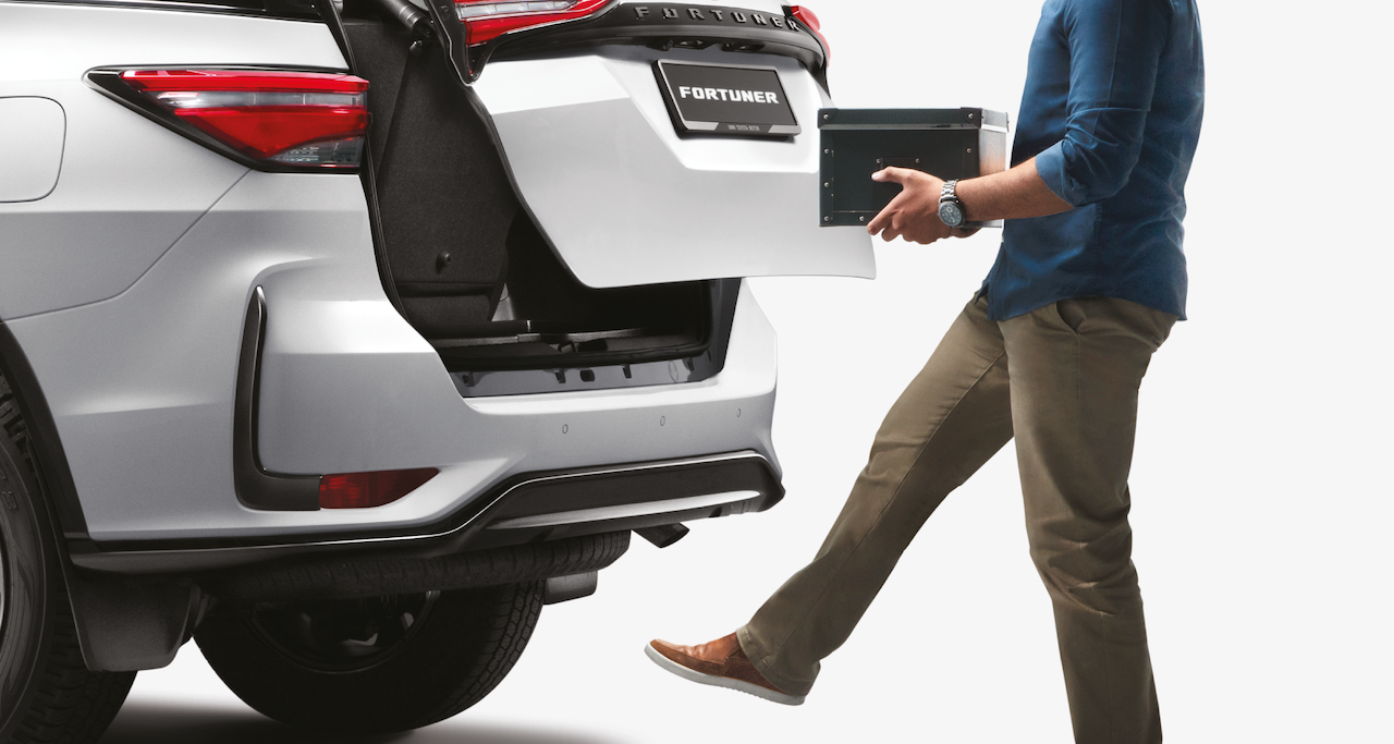 The Toyota Fortuner's Kick-Sensor Power Backdoor. – Pic courtesy of UMW Toyota