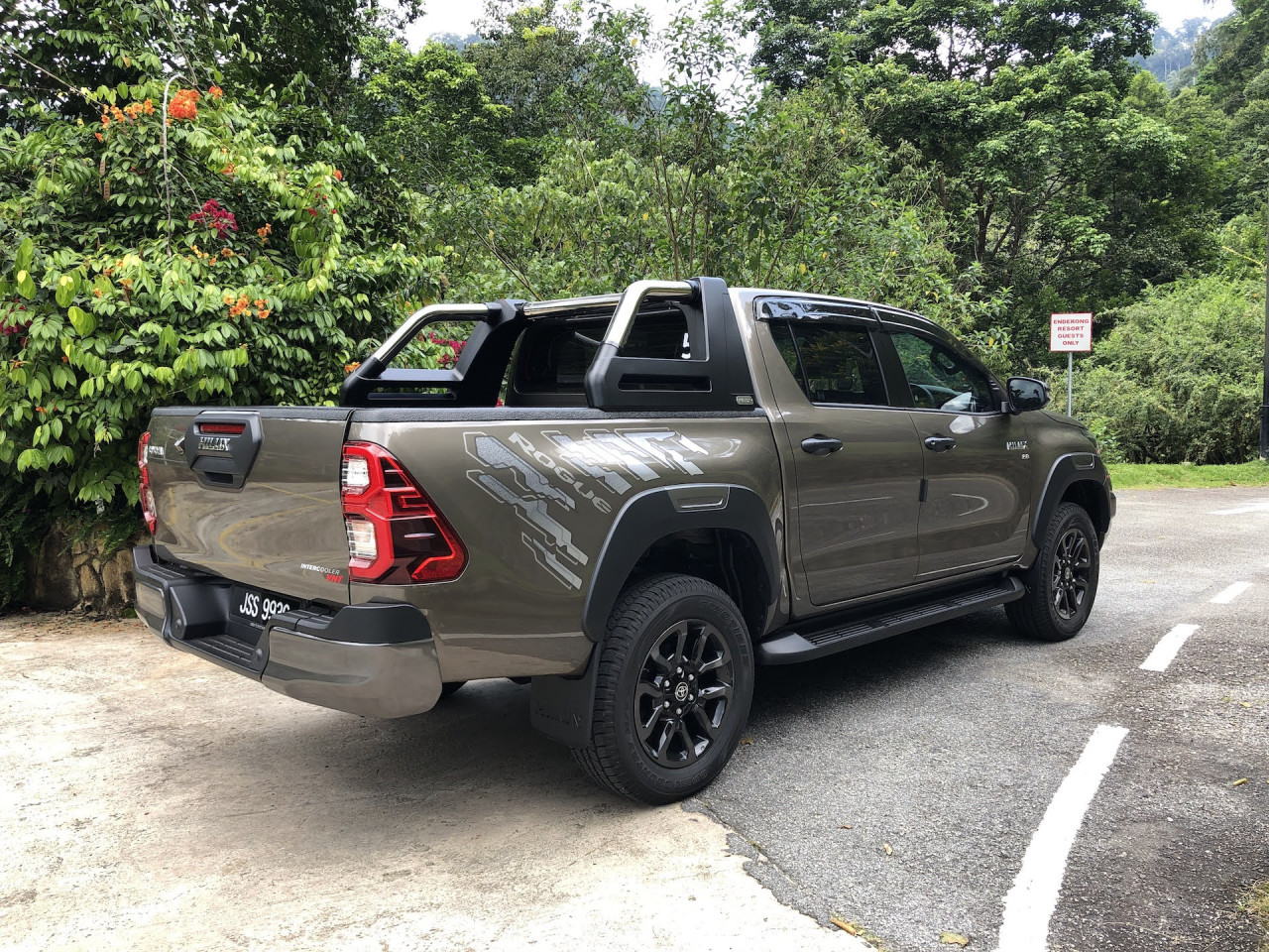 The Toyota Hilux Rogue 2.8. – Daniel Fernandez pic, October 9, 2020