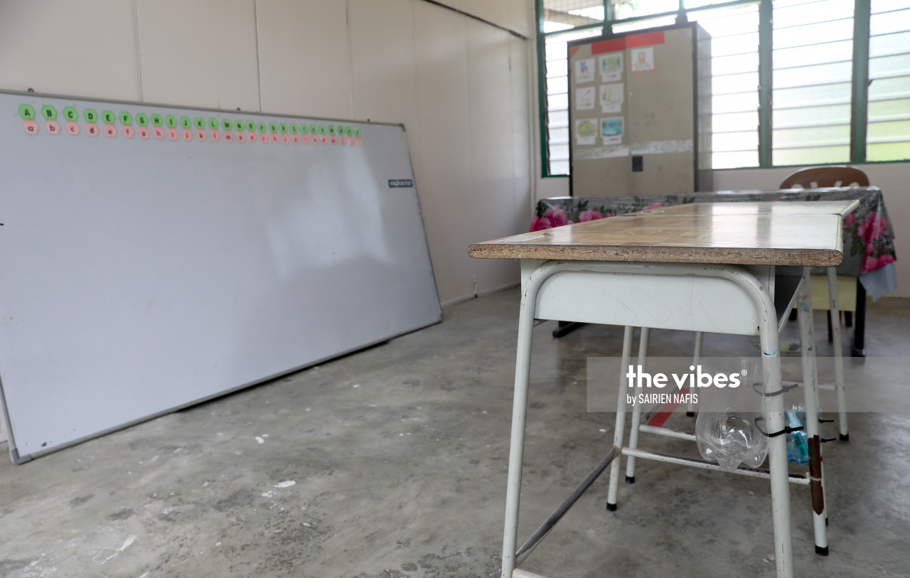 A sparse classroom in SJKT Ghandiji, Sekinchan. The quality of the appointed contractors, location and poor number of students continue to plague Tamil schools. – SAIRIEN NAFIS/The Vibes pic, December 29, 2020