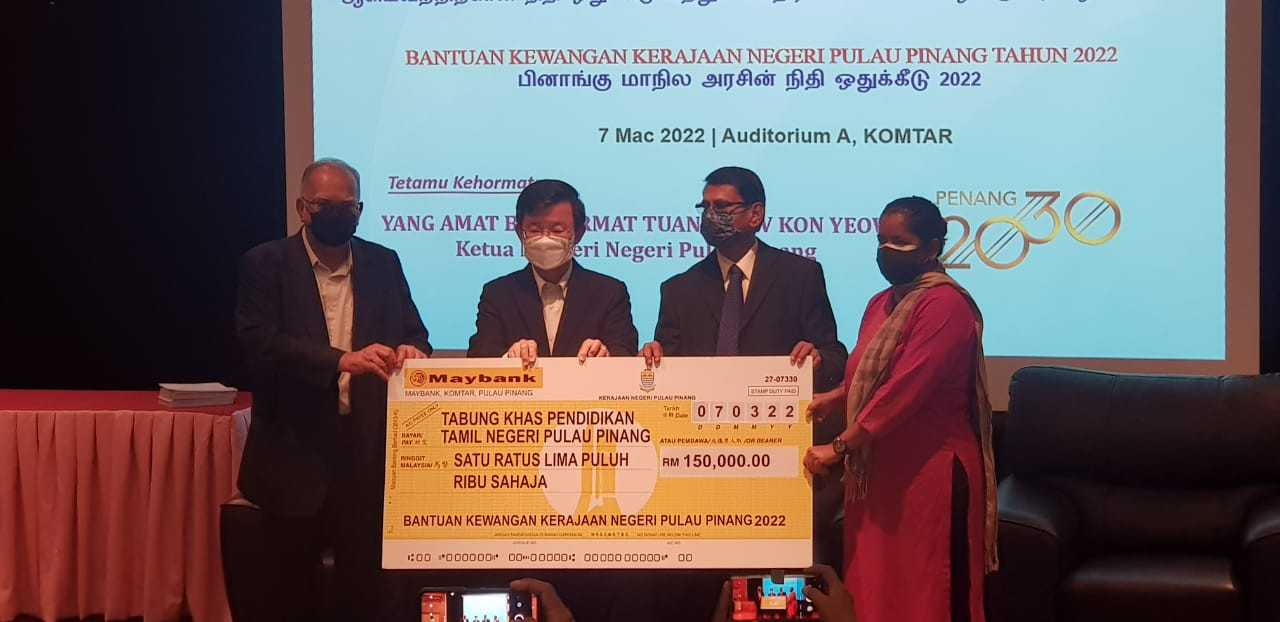 Earlier, Penang Chief Minister Chow Kon Yeow (second from left) presented aid worth some RM2.9 million for Tamil vernacular schools here. – IAN MCINTYRE/The Vibes pic, March 7, 2022