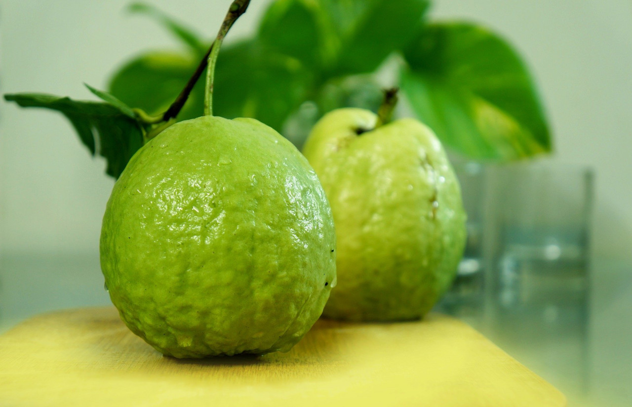 Guavas have more dietary fibre and vitamin C than an imported orange. – Pixabay pic