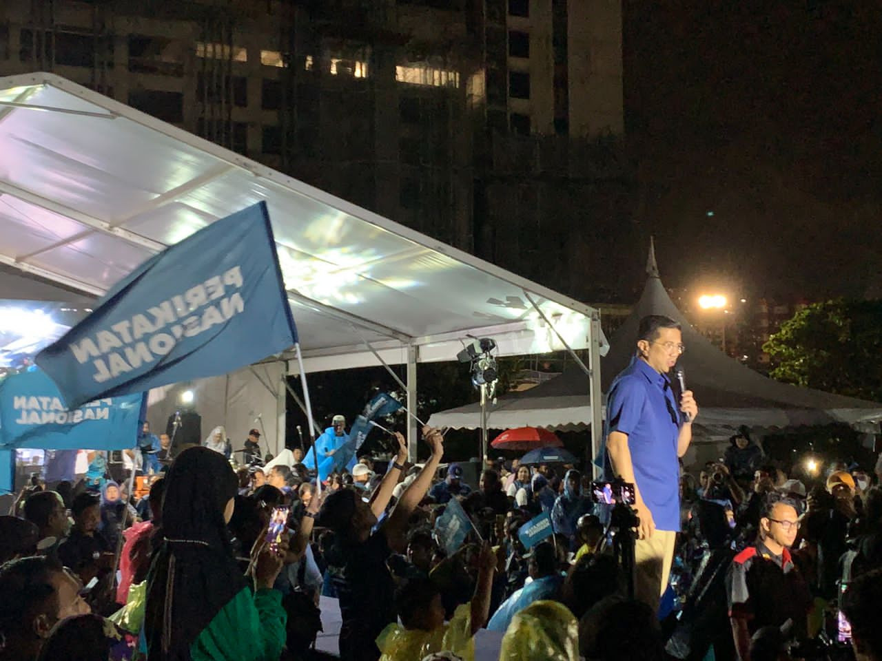 Bersatu supreme council member Datuk Seri Mohamed Azmin Ali (pic) speaking to the crowd of hundreds tonight in Taman Keramat. The loudest cheers were reserved for PN chairman Tan Sri Muhyiddin Yassin and Azmin, who are respectively defending their Pagoh and Gombak seats. – AMAR SHAH MOHSEN/The Vibes, November 15, 2022