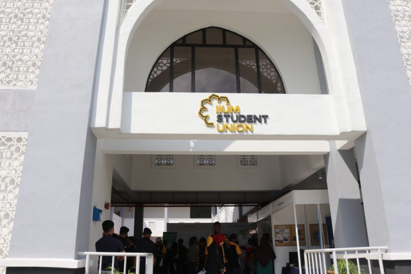 International Islamic University Malaysia Student Union officer, Zaim Mustaqim, says that the way a candidate presents themselves through social media is a major factor for voters. – IIUM pic, October 25, 2022