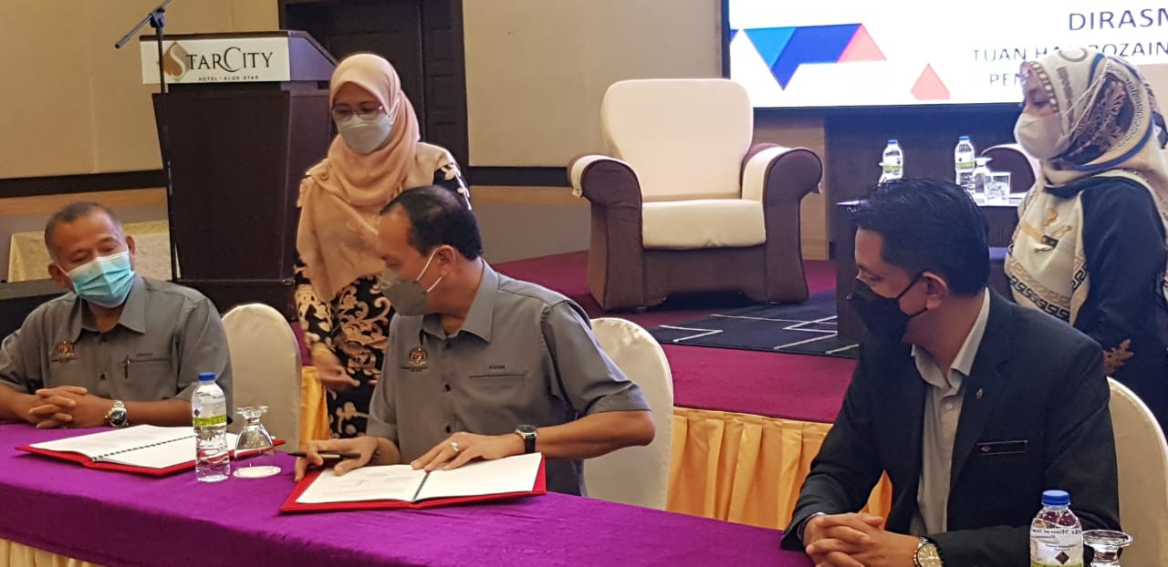 In view of an acute shortage of workers in the hospitality sector after those who were laid off were reluctant to return to work at such establishments, Kedah/Perlis chapter of the Malaysian Association of Hotels chairman Eugene Alan Dass (right) says that it is good if more employment opportunities are offered to the disabled. – IAN MCINTYRE/The Vibes pic, February 17, 2022