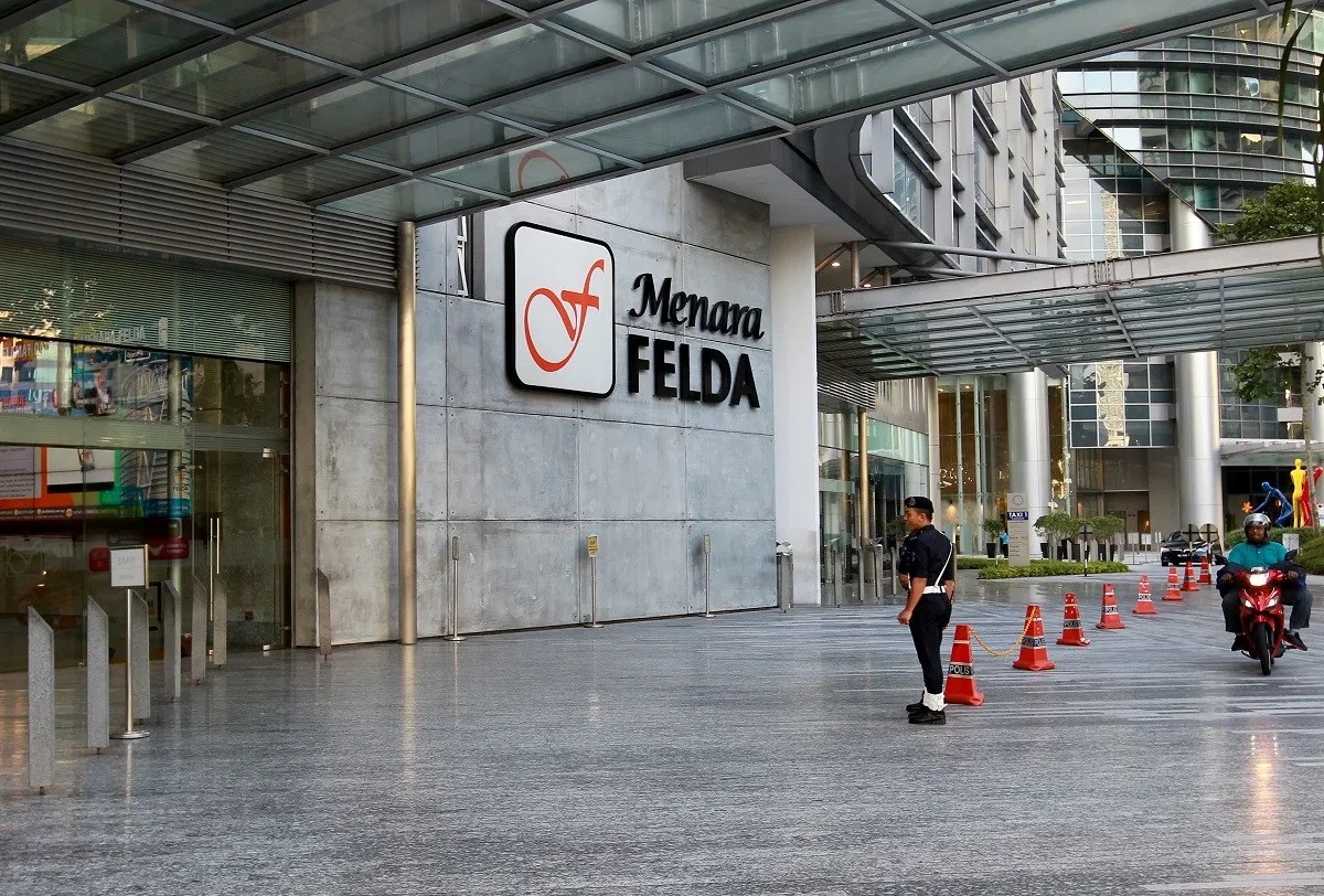 Felda may be backing out of a land lease agreement with FGV Holdings Bhd, after the agency blamed the company for not contributing to its earnings. – The Vibes pic, October 19, 2020