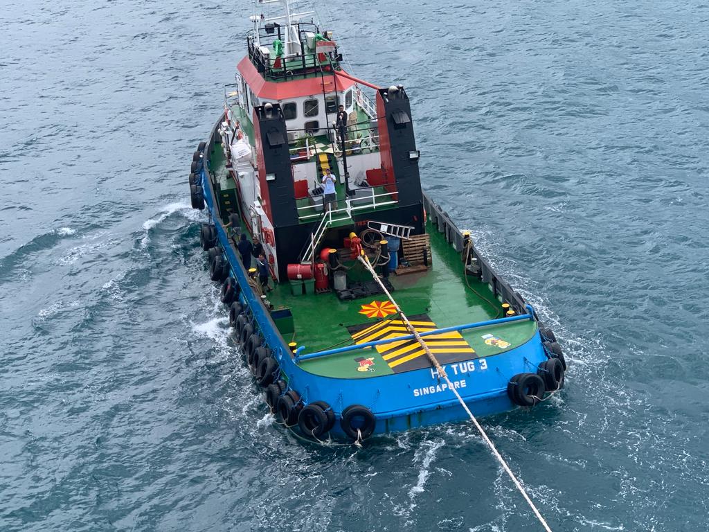 The search and rescue operation for the three remaining missing divers off Mersing, Johor will continue if weather permits. – Malaysian Maritime Enforcement Agency pic, April 7, 2022