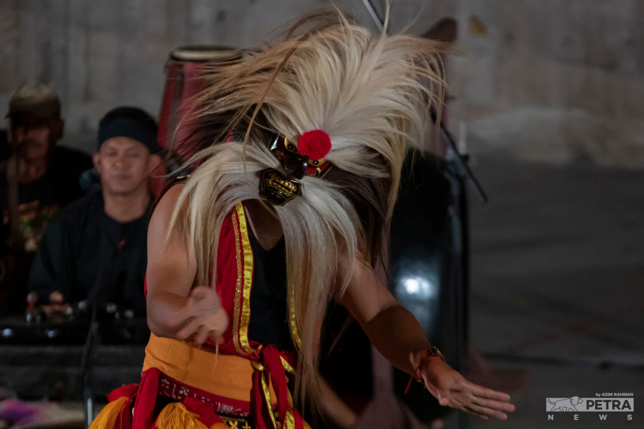 Seni Reog is a tradition that originates in Ponorogo, East Java, and is practiced by communities of Javanese descent in Johor. – AZIM RAHMAN/The Vibes, September 20, 2022