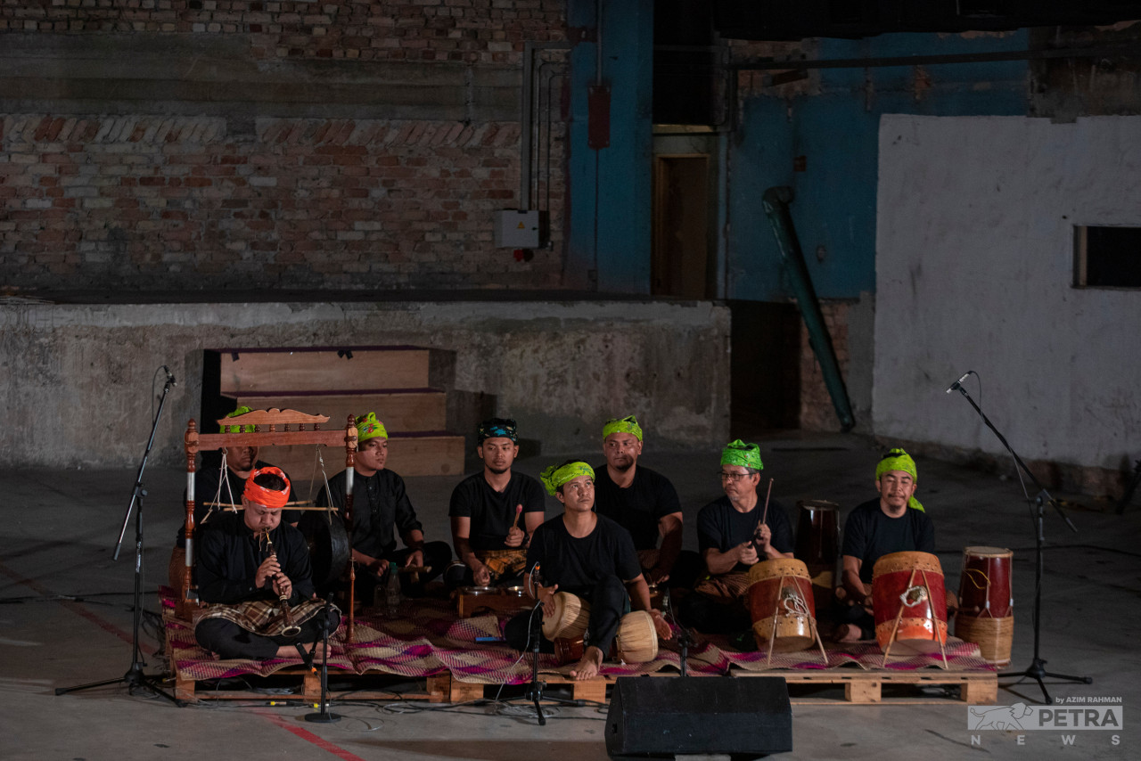A Manora performance is accompanied by a musical ensemble consisting of gong, gendang, geduk, gedumbak, canang, kesi, cerek and serunai. – AZIM RAHMAN/The Vibes, September 20, 2022