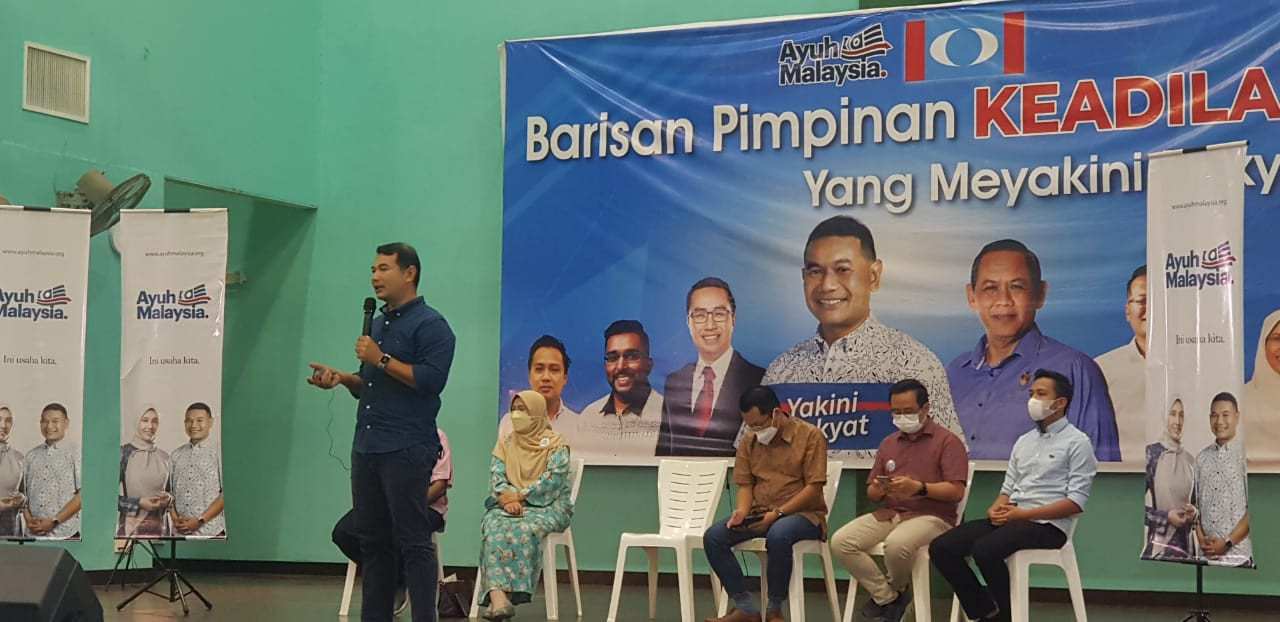PKR vice-president Rafizi Ramli has an interim forecast that Pakatan Harapan components can hopefully win up to 80 (out of the 222) parliamentary seats despite the odds stacked against them. – IAN MCINTYRE/The Vibes pic, April 24, 2022