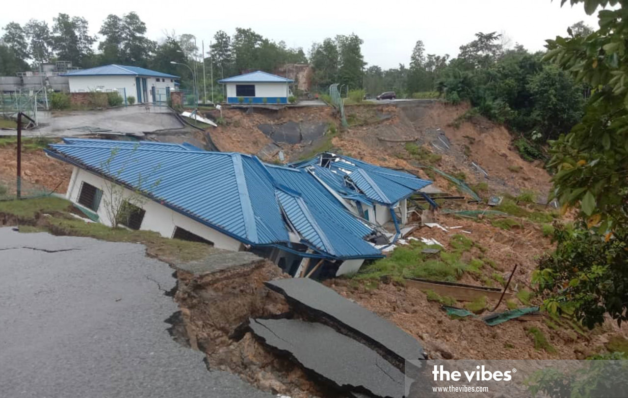 The quarters of workers at the Paitan Water Treatment Plant damaged by the landslide in Beluran. – The Vibes pic, January 20, 2021