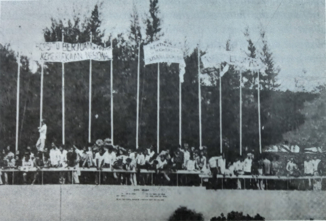 Students protesting in front of the National Mosque in Kuala Lumpur on December 2, 1974. – Pic from Two Faces: Detention Without Trial (1996) by Syed Husin Ali, January 3, 2021
