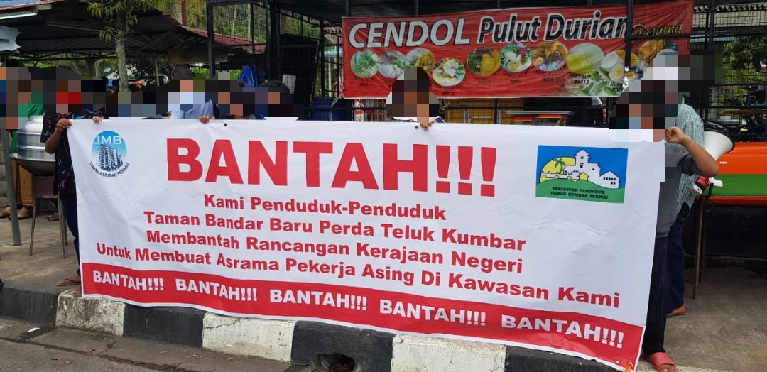 Despite concerns over the resurgence of Covid-19, dozens of people – some notably from PAS as well as Umno and Warisan – held an hour-long protest at the site of a night market in Teluk Kumbar on the south of the island against a state government plan to allow construction of staff quarters for migrant workers. – IAN MCINTYRE/The Vibes pic, February 11, 2022