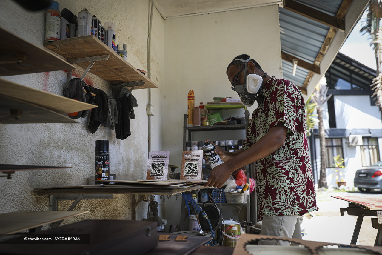 The 35-year-old entrepreneur shared that most craftsmen enjoy working independently alone. He chooses Langkawi as his base of operations so he can be close to home. He grew up on the island from the age of seven. – SYEDA IMRAN/The Vibes pic