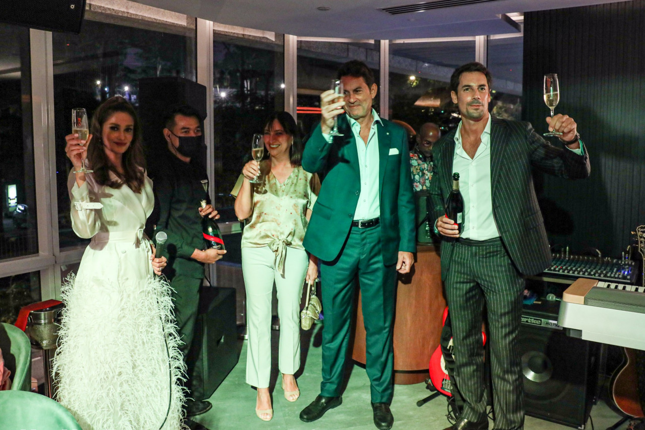 H.E. the Italian Ambassador to Malaysia, Massimo Rustico (second from right) and PETRA Lifestyle president Roberto Guiati (right) during the launch. – The Vibes pic