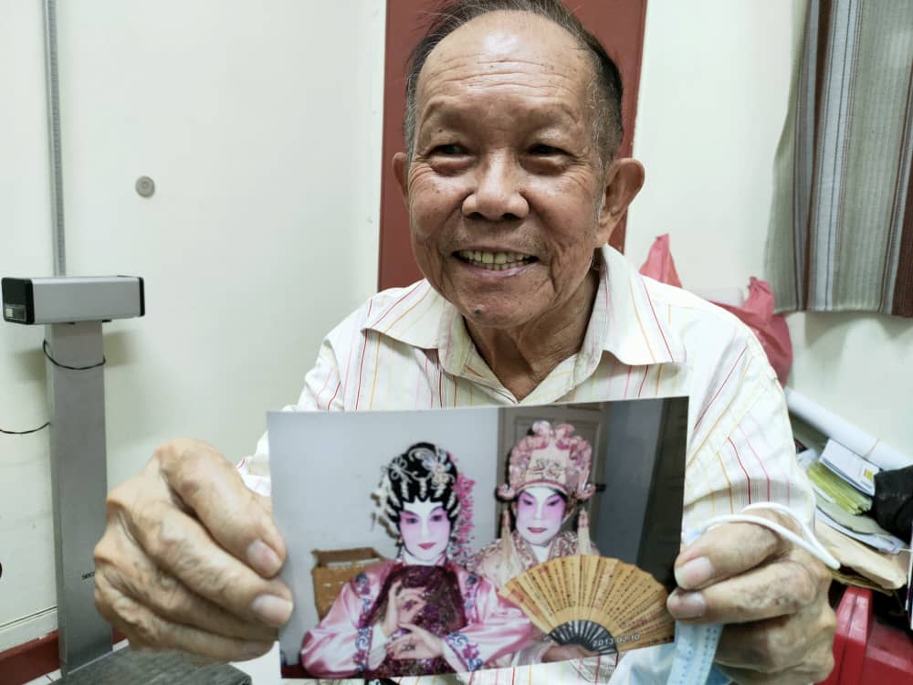 Ping Min Amateur Dramatic Club Chairman Sin Wing Kwong, 84, showing a picture of him after a performance in 2013. – Rebecca Chong pic