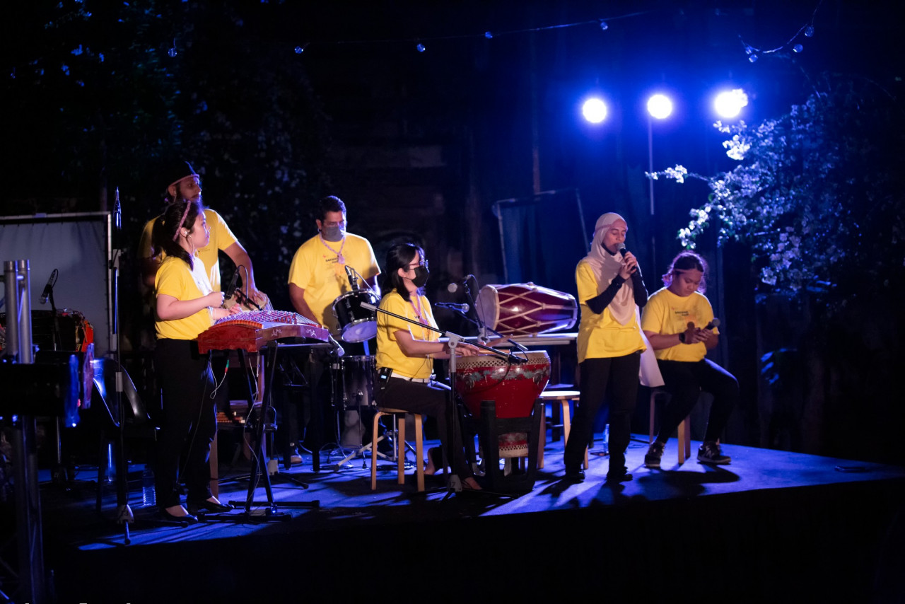 The live band during the performance. – Pic courtesy of Ombak-Ombak Artstudio