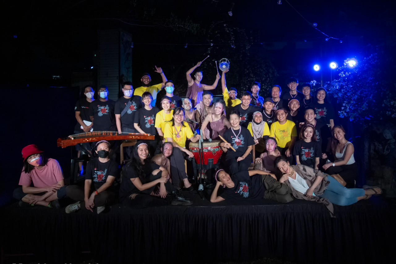 The team behind the production. – Pic courtesy of Ombak-Ombak Artstudio