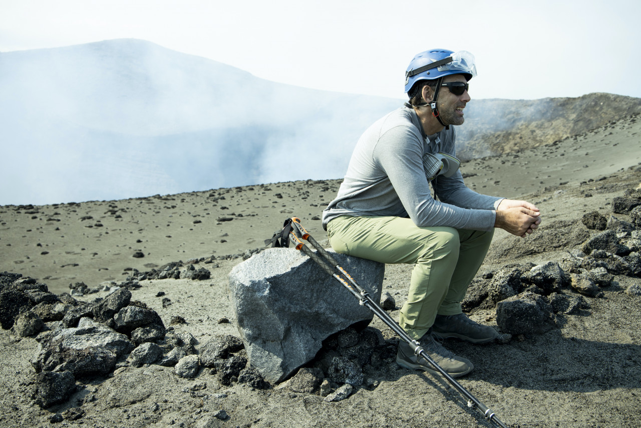 Mountaineer Erik Weihenmayer went into an active volcano with Will Smith to help install sensors. – Pic courtesy of National Geographic for Disney+