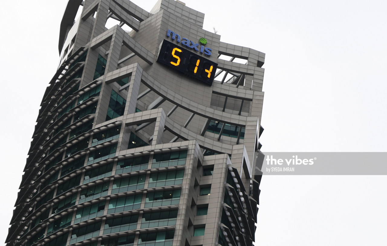 Ong Kian Ming says the Malaysian Communications and Multimedia Commission must make it clear that the offer and formation of a ‘consortium’ involving Celcom Axiata Bhd, Digi Telecommunications, Maxis Bhd (pic), and U Mobile – also informally known as CDMU – is not in the interest of the public. – The Vibes file pic, May 26, 2022
