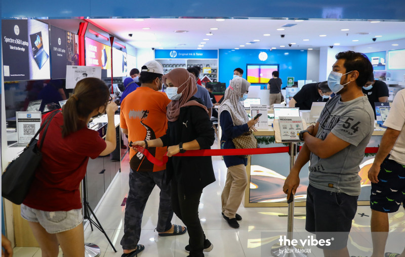 Don’t jack up computer, smartphone prices, ministry warns sellers