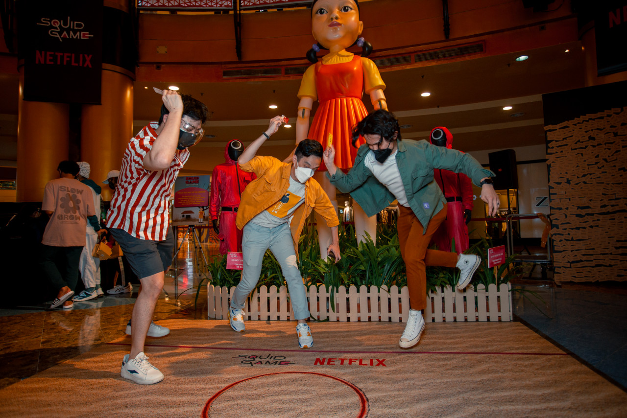 Youths taking part in a safer version of Squid Game. – Netflix pic