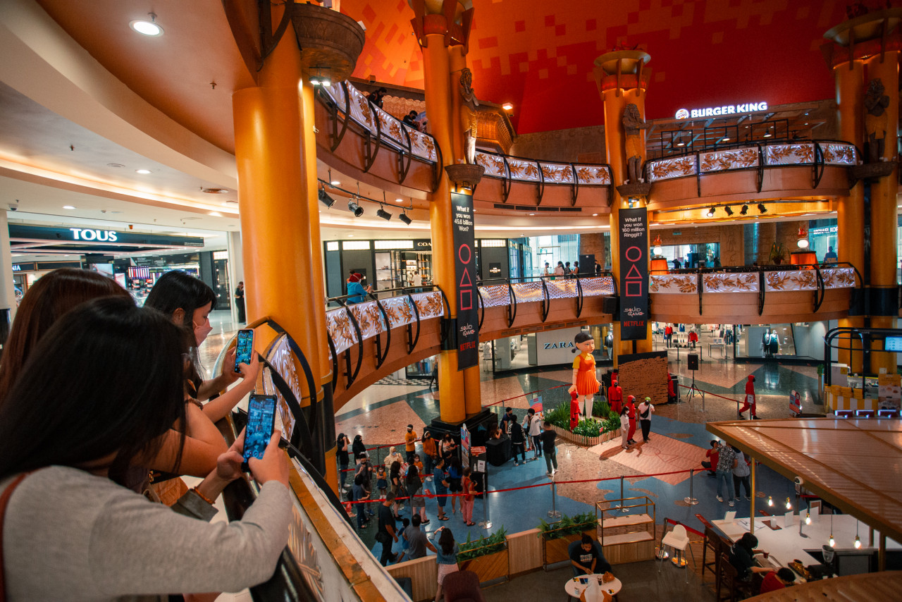 Visitors looking over the playground. – Netflix pic