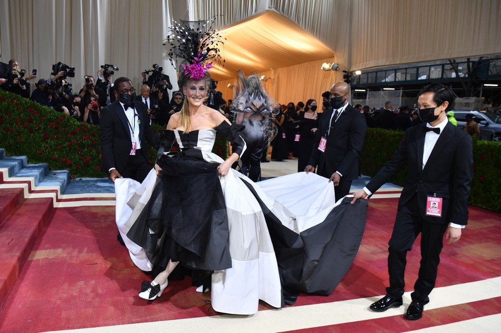 Actress Sarah Jessica Parker arriving for the 2022 Met Gala. – AFP pic