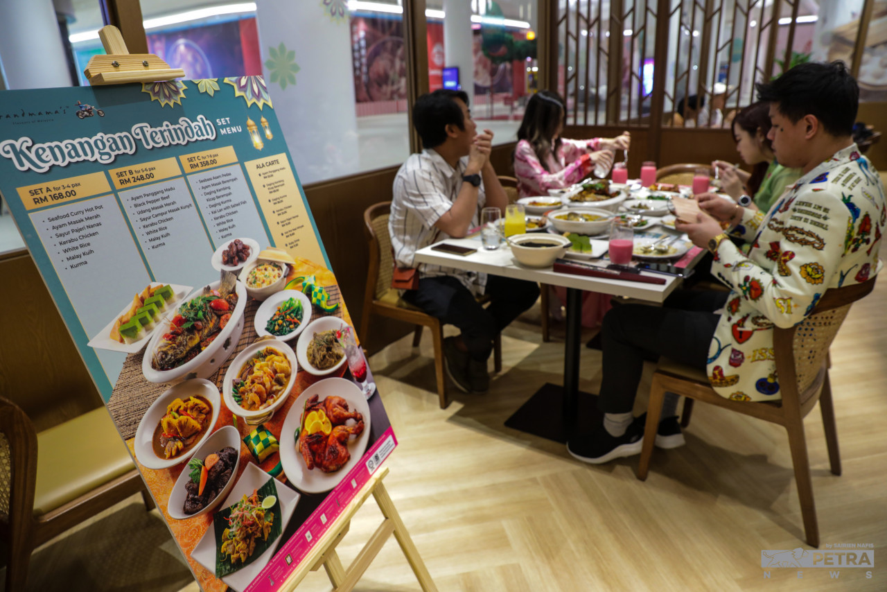 The arrival of Ramadan means that most hotels will also offer iftar buffets. – SAIRIEN NAFIS/The Vibes pic, April 4, 2022