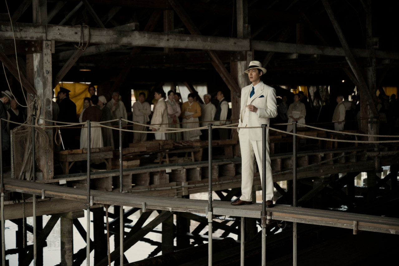 Lee Minho plays a nattily dressed gangster in 1930s Korea and Japan. – Pic courtesy of Apple TV+