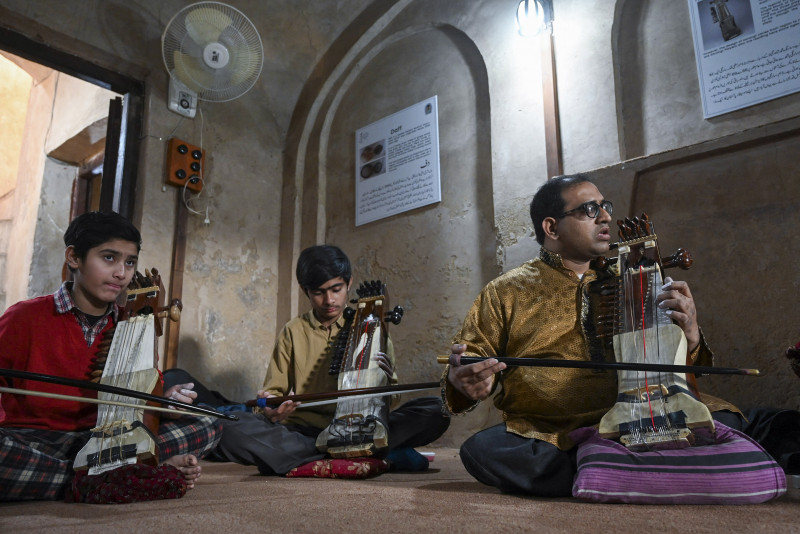 Sound of Mughal-era sarangi instrument fading away in Pakistan