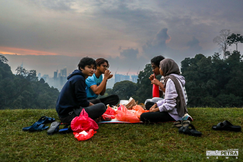 [PHOTOS] Bukit Antarabangsa, a perfect place for iftar picnics