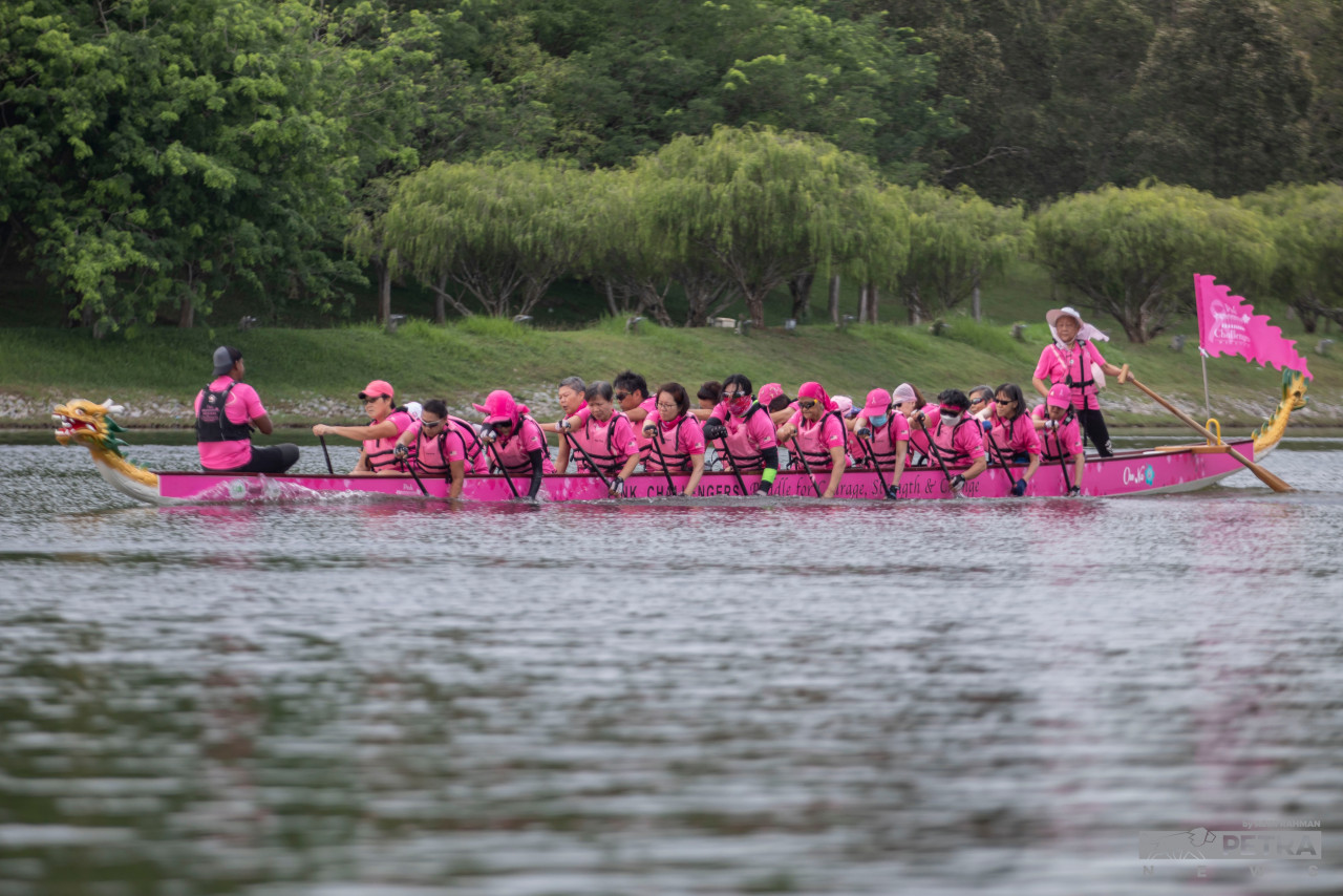In addition to the Kuching event, the Pink Challengers Dragon Boat Club paddlers will also participate in the international competition in New Zealand. – AZIM RAHMAN/The Vibes pic, August 25, 2022