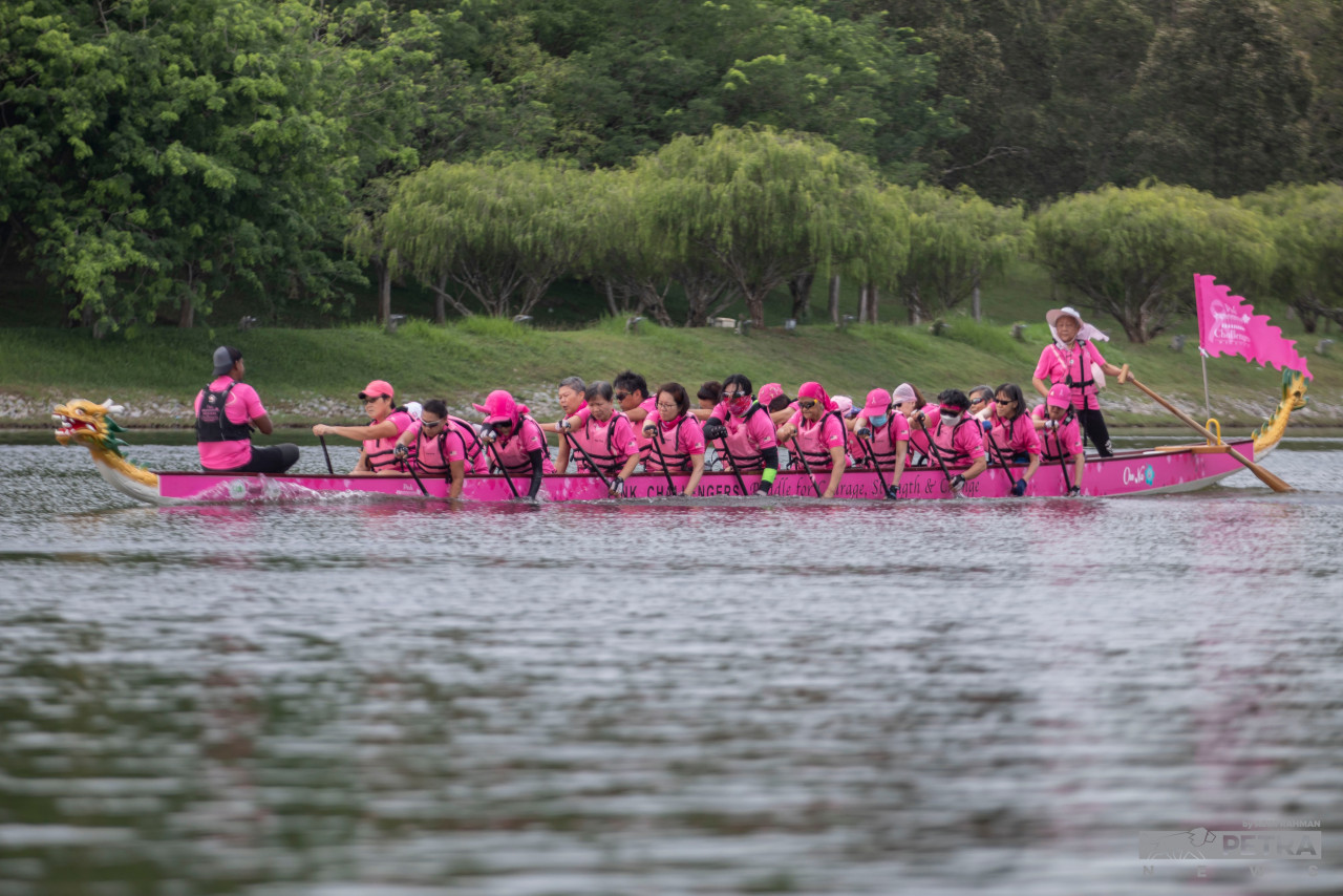 In addition to the Kuching event, the Pink Challengers Dragon Boat Club paddlers will also participate in the international competition in New Zealand. – AZIM RAHMAN/The Vibes pic, August 25, 2022