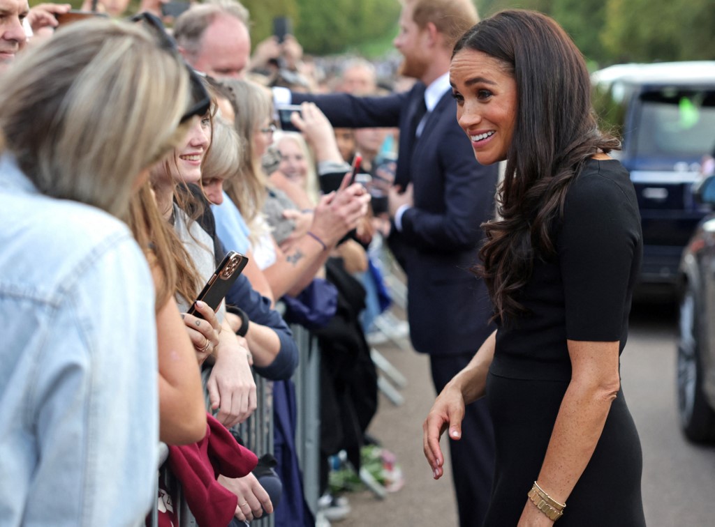 Meghan, Duchess of Sussex (right) and Britain's Prince Harry, Duke of Sussex (centre), chatting with well-wishers on the Long walk at Windsor Castle on September 10, 2022. – AFP pic