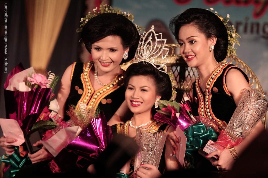 Noemi (left) joined and won several Unduk Ngadau pageant competitions when she was younger. – Pic courtesy of Noemi Dingle Ligunjang 