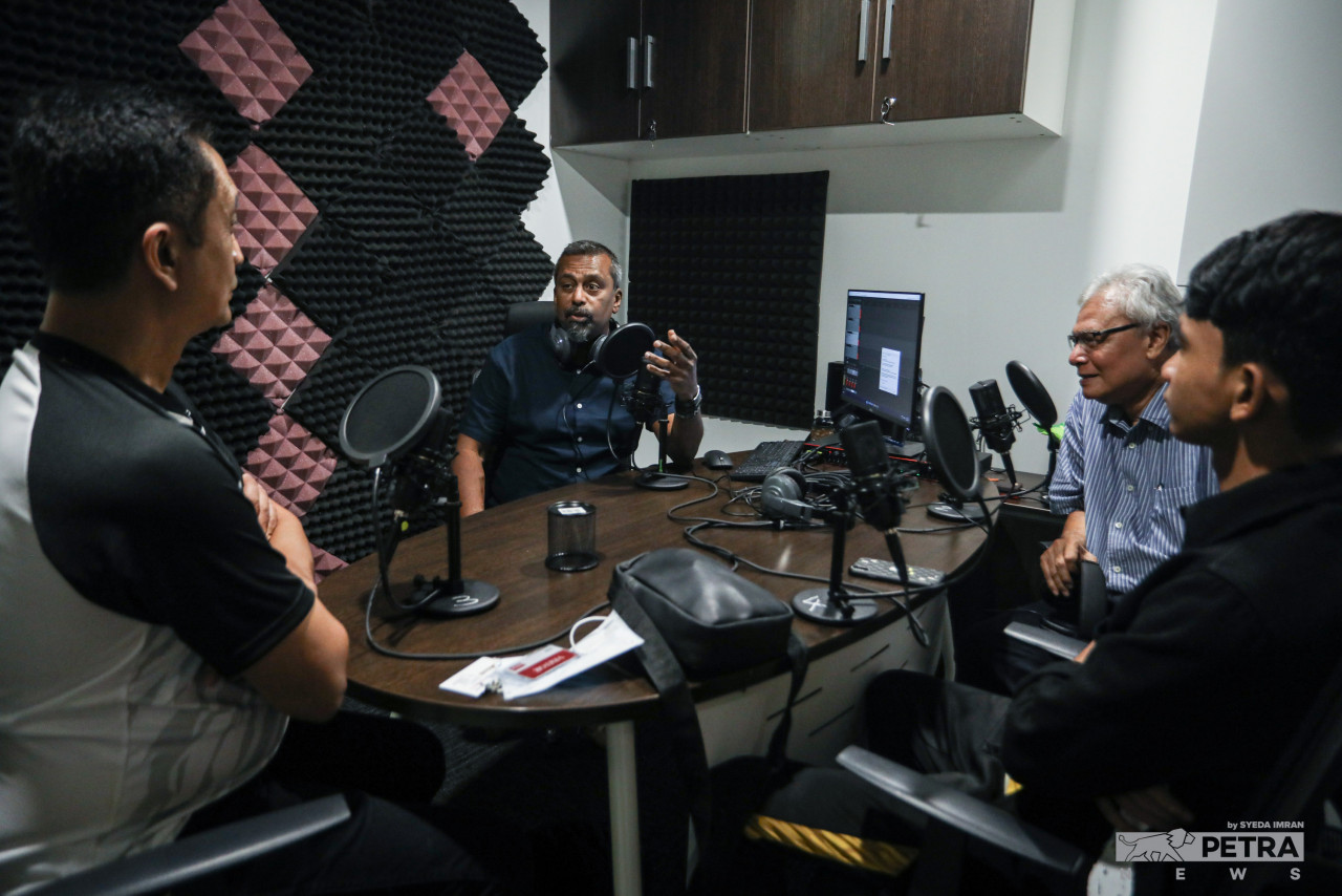 The Anak Rimau duo taking questions from Manvir and Kamil. – SYEDA IMRAN/The Vibes pic