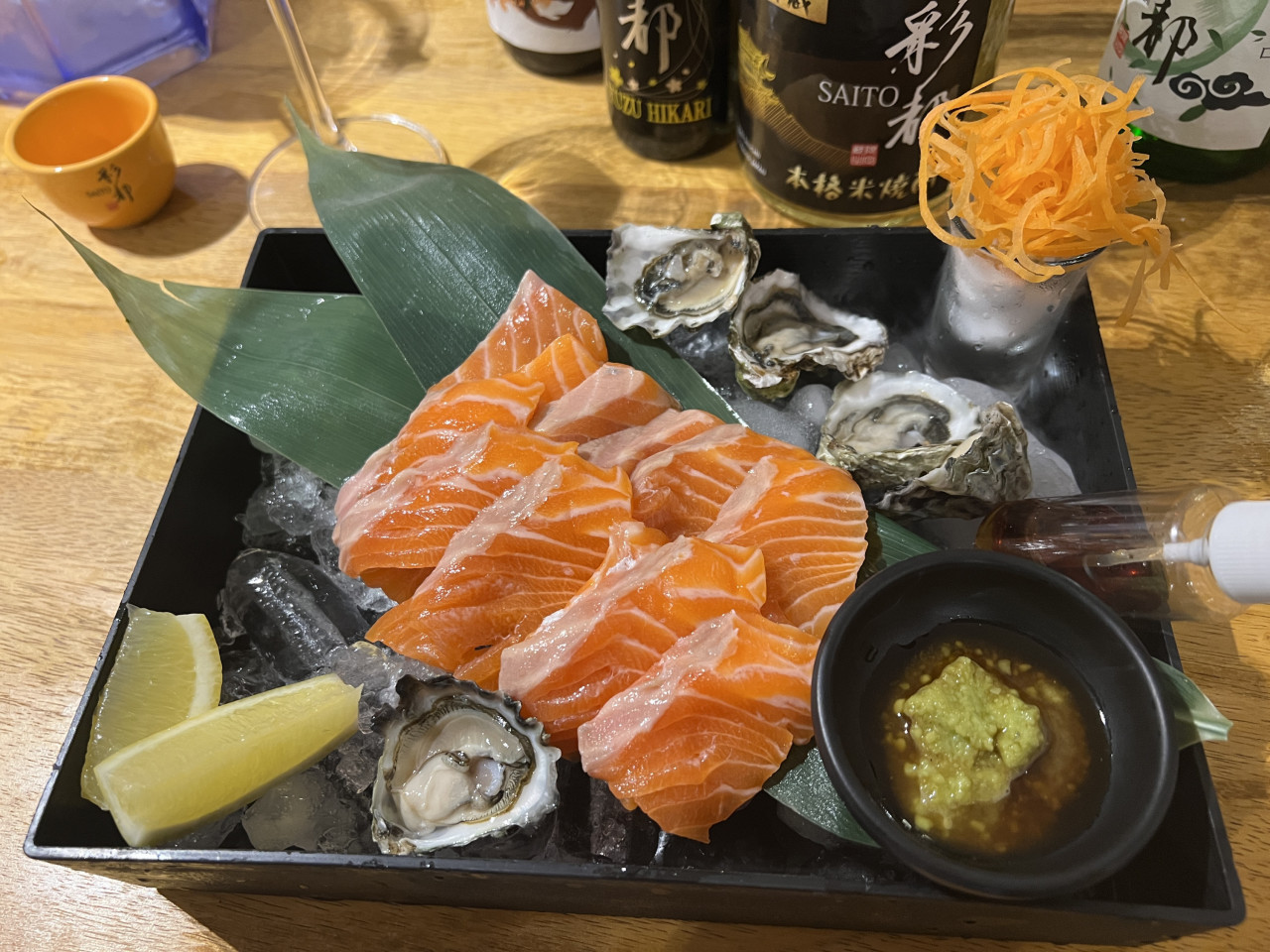 What could be a more decadent way to end the night, fresh sashimi and oysters, served with a small spray bottle of yuzu and wasabi. – HAIKAL FERNANDEZ/The Vibes pic