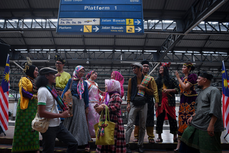 ’50s, ’60s fashion theme to liven up Malaysia Day celebration