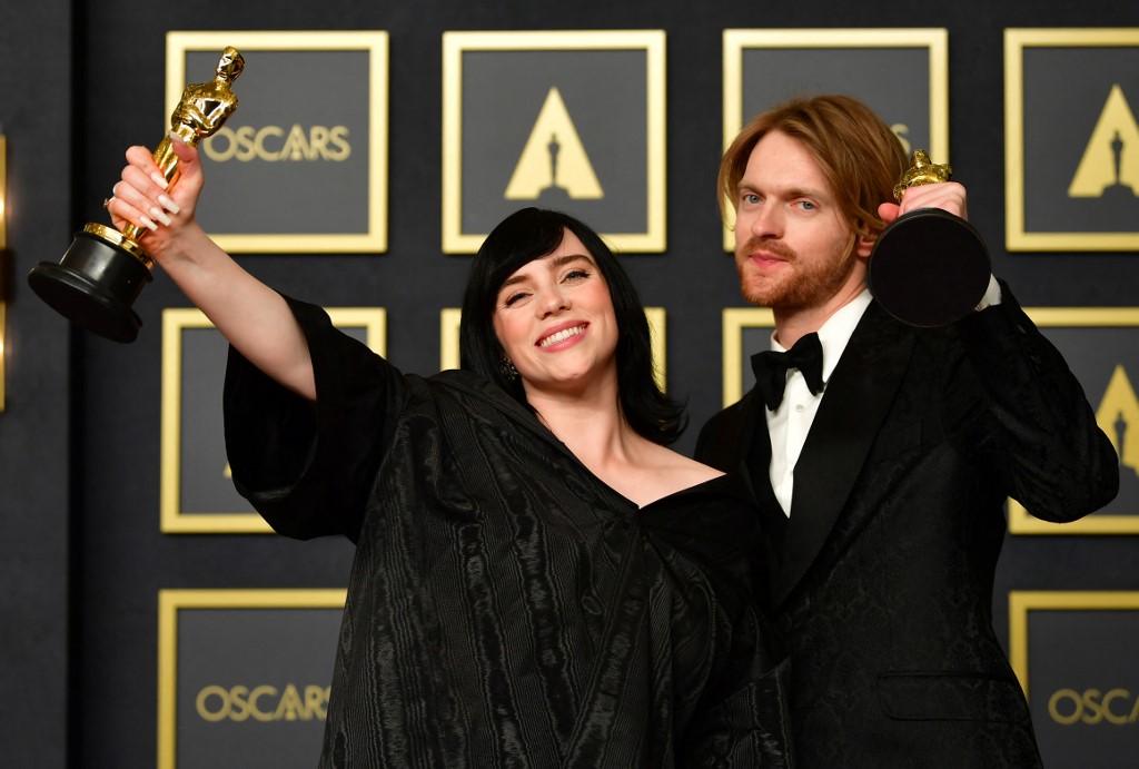 US singer-songwriter Billie Eilish and brother singer-songwriter Finneas O'Connell with the Best Original Song award for 'No Time To Die' in the press room. – AFP pic